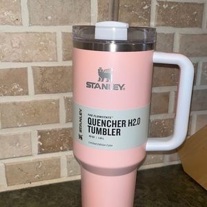 Peach Stanley Quencher H2.0 Tumbler🍑🤍